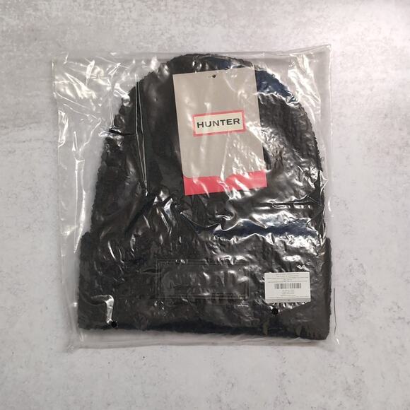 NWT Hunter Black Tonal Patch Knitted Beanie Hat Winter One Size - Picture 1 of 3